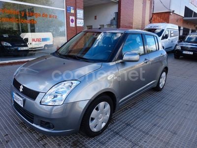 Gris / plata Usado 2007 Suzuki Swift GL Utilitario | 5900 € (Caro)
