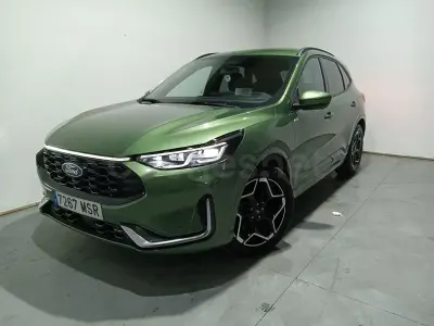 Usado Ford Kuga ST-Line X 180 CV (132 kW) 2024 Verde SUV