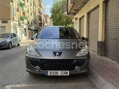 Usado Peugeot 307 90 CV (66 kW) 2006 Beige Familiar