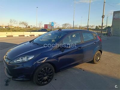 Usado Ford Fiesta Trend 70 CV (51 kW) 2012 Azul Utilitario