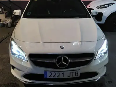 Usado Mercedes CLA220 Shooting Brake Urban 177 CV (130 kW) 2016 Blanco Familiar