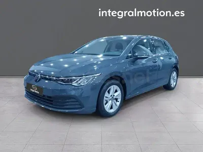 Usado VW Golf VIII Life 110 CV (80 kW) 2024 Gris / plata Berlina