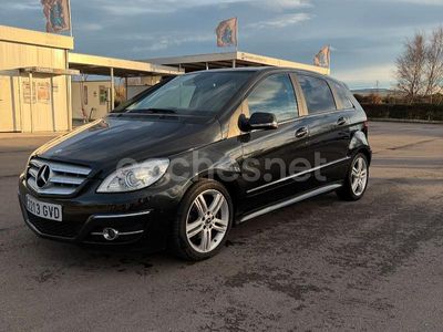 Usado Mercedes B200 193 CV (141 kW) 2010 Negro Monovolumen