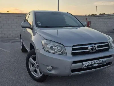 Usado Toyota RAV4 136 CV (100 kW) 2008 Gris SUV