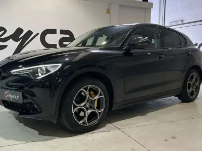 Usado Alfa Romeo Stelvio Sprint 190 CV (139 kW) 2022 Negro SUV