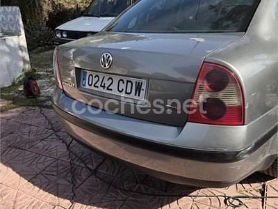 Usado VW Passat Edition 130 CV (95 kW) 2003 Gris / plata Berlina
