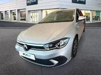 Usado VW Polo Life 95 CV (69 kW) 2022 Gris Utilitario