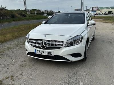 Usado Mercedes A180 Urban 109 HP (80 kW) 2014 Branco Sedan