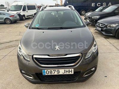 Usado Peugeot 2008 Allure 100 CV (73 kW) 2015 Gris / plata SUV