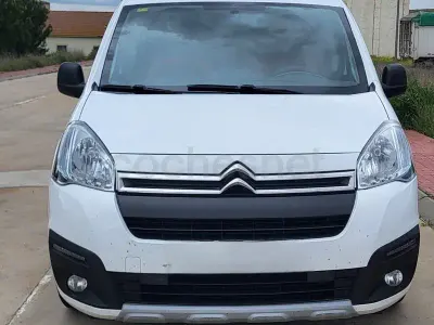Usado Citroën Berlingo Feel 100 CV (73 kW) 2018 Blanco Monovolumen