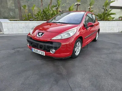 Usado Peugeot 207 90 CV (66 kW) 2007 Rojo Berlina