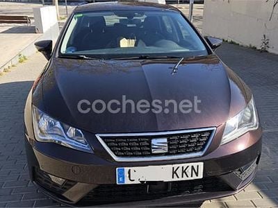 Usado Seat Leon Style 110 CV (80 kW) 2018 Granate Berlina