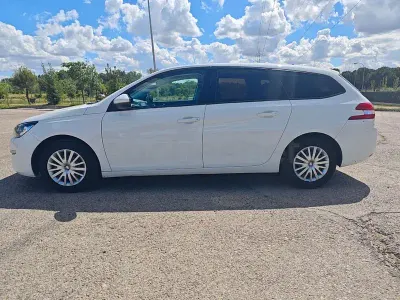 Usado Peugeot 308 Active 120 CV (88 kW) 2016 Blanco Berlina