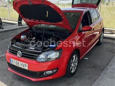 Usado VW Polo Advance 90 CV (66 kW) 2014 Rojo Berlina
