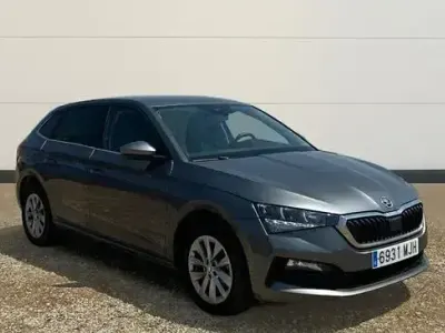 Usado Skoda Scala Ambition 110 CV (80 kW) 2023 Blanco Utilitario