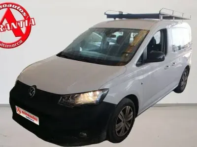 Usado VW Caddy Trendline 122 CV (89 kW) 2021 Blanco Monovolumen