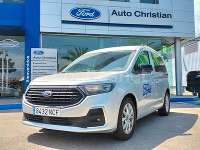 Usado Ford Tourneo Titanium 150 CV (110 kW) 2025 Gris / plata Monovolumen