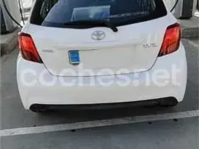 Usado Toyota Yaris City 69 CV (50 kW) 2014 Blanco Utilitario