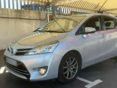 Usado Toyota Verso Advance 124 CV (91 kW) 2014 Gris / plata Monovolumen
