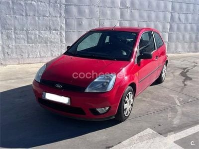 Rojo Usado 2003 Ford Fiesta Trend Coupe | 2800 € (Un poco caro)
