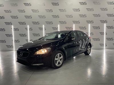 Negro Usado 2016 Volvo V40 Momentum Utilitario | 13.900 € (Caro)