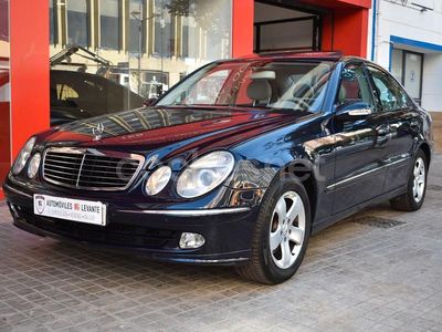 Usado Mercedes E240 Avantgarde 177 CV (130 kW) 2003 Azul Berlina