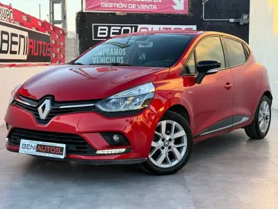 Usado Renault Clio LIMITED 90 CV (66 kW) 2019 Rojo Utilitario