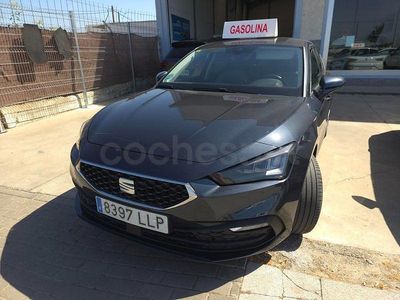 Begagnad Seat Leon Style 110 HK (80 kW) 2021 Grå Sedan