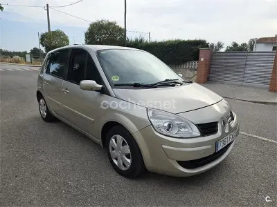 Usado Renault Scénic II Dynamique 85 CV (62 kW) 2007 Beige Monovolumen