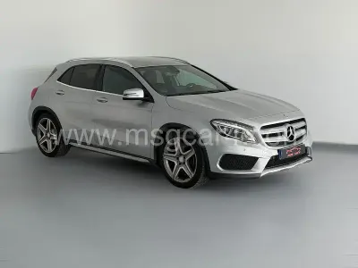 Usado Mercedes GLA200 AMG line 136 CV (100 kW) 2017 Gris / plata SUV