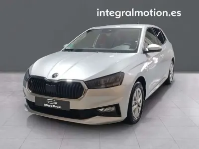 Usado Skoda Fabia Selection 95 CV (69 kW) 2025 Blanco Utilitario