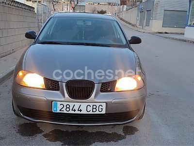 Usado Seat Ibiza Stella 100 CV (73 kW) 2002 Gris / plata Utilitario