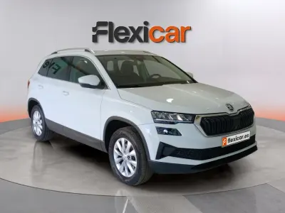 Usado Skoda Karoq Ambition 150 CV (110 kW) 2022 Blanco SUV