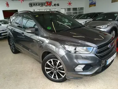 Usado Ford Kuga ST-Line 150 CV (110 kW) 2018 Gris / plata SUV