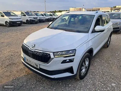 Usado Skoda Karoq Ambition 150 CV (110 kW) 2022 Blanco SUV