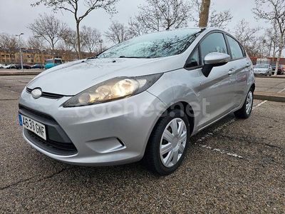 Gris / plata Usado 2009 Ford Fiesta Trend Berlina | 5500 € (Precio justo)
