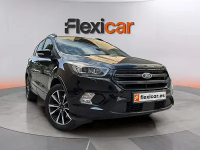 Usado Ford Kuga ST-Line 150 CV (110 kW) 2019 Negro SUV