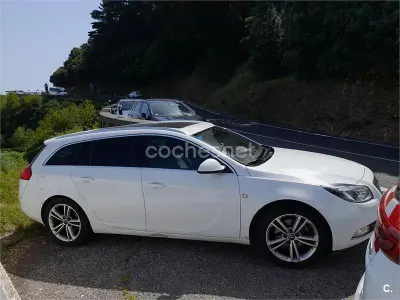 Usado Opel Insignia Sport 130 CV (95 kW) 2012 Blanco Familiar