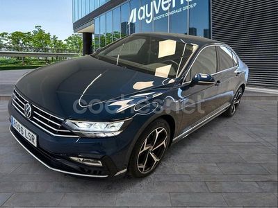 Usado VW Passat R-line 150 CV (110 kW) 2021 Azul Berlina