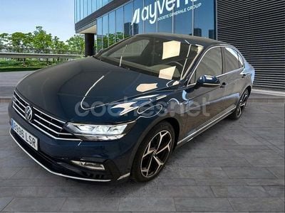 Azul Usado 2021 VW Passat R-line Berlina | 22.500 € (Precio justo)