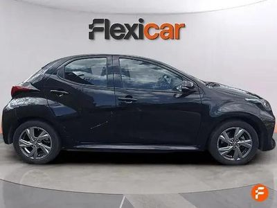 Begagnad Toyota Yaris Hybrid Active 116 HK (85 kW) 2024 Grå Sedan