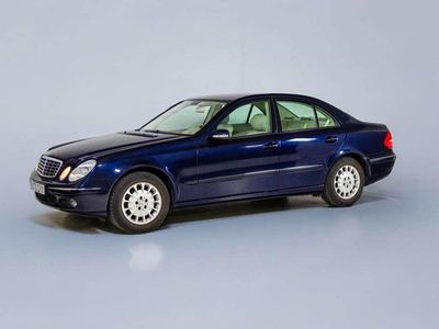Usado Mercedes E200 Elegance 163 CV (119 kW) 2006 Azul Berlina