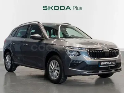 Usado Skoda Kamiq Ambition 110 CV (80 kW) 2022 Gris / plata SUV