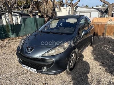 Gris / plata Usado 2007 Peugeot 207 Berlina | 2250 € (Buen precio)