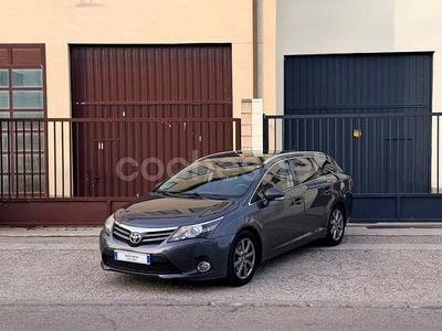 Gris / plata Usado 2012 Toyota Avensis Executive Familiar | 3499 €
