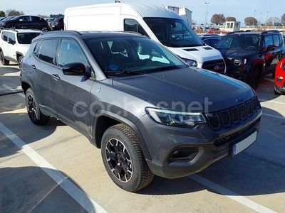 Usado Jeep Compass Trailhawk 240 CV (176 kW) 2022 Gris / plata SUV