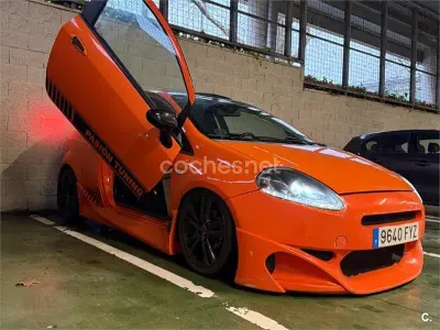 Usado Fiat Grande Punto Sport 95 CV (69 kW) 2008 Naranja Utilitario