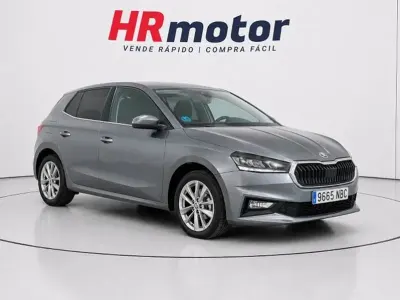 Usado Skoda Fabia Selection 95 CV (69 kW) 2025 Gris / plata Utilitario