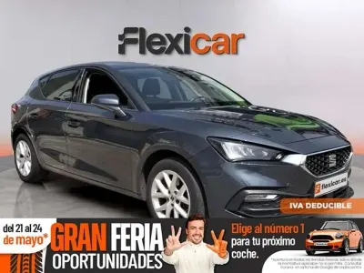 Usado Seat Leon Style 131 CV (96 kW) 2023 Gris Utilitario