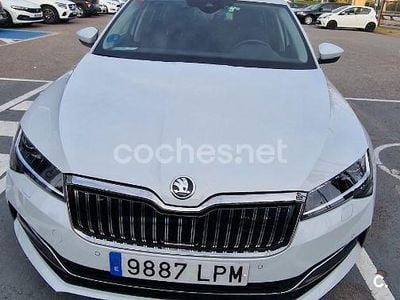 Usado Skoda Superb Style 218 CV (160 kW) 2021 Blanco Familiar